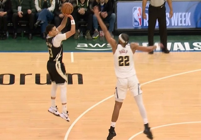 v88体育qcom-悬念再起！雄鹿5分钟轰出20-4攻击波 追到仅差2分