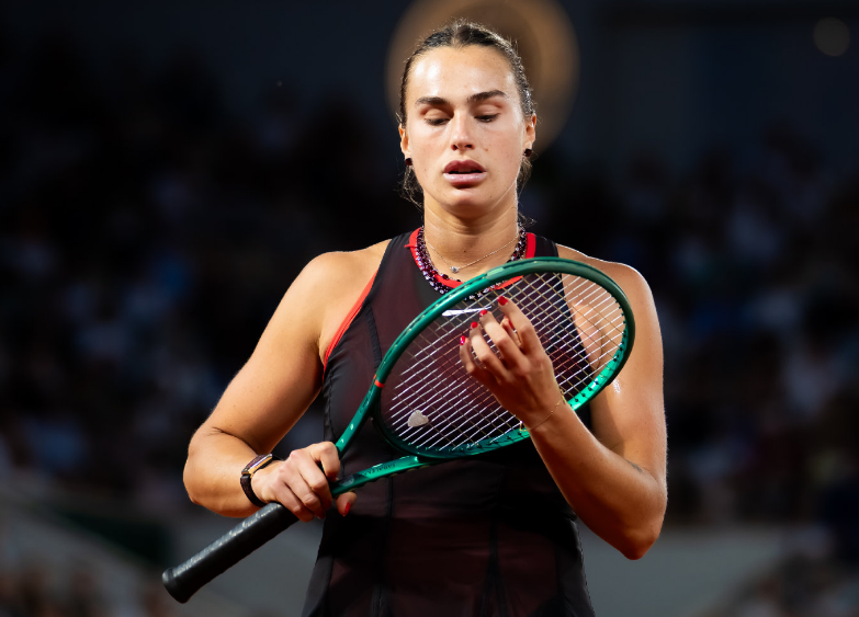 V体育-大冷!世界第一萨巴伦卡1-2连丢十局遭施耐德逆转 无缘法网四强